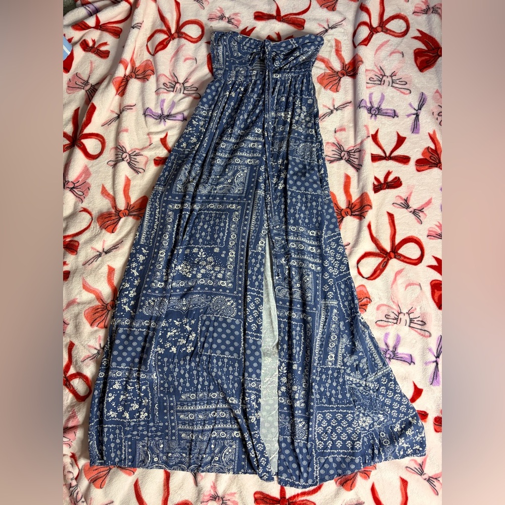 Rewind Blue and White Garment
